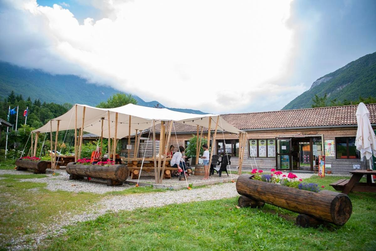 Le Valserine - Camping Eco Responsable Chezery-Forens Exterior foto